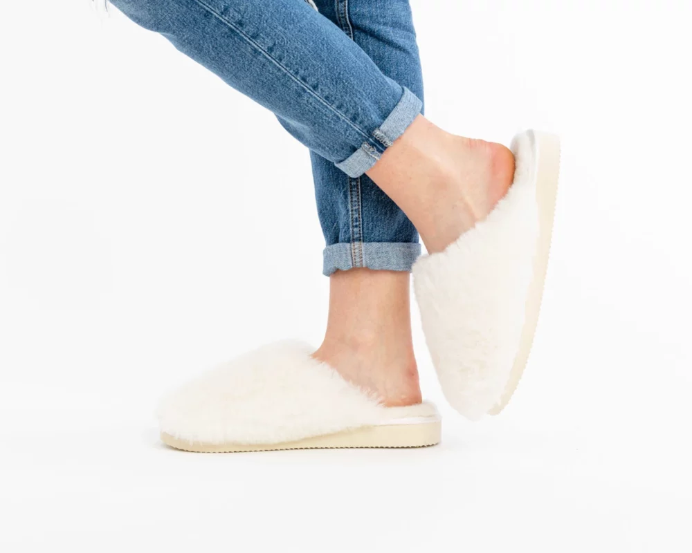 Women's Slippers - Insulated - White 2